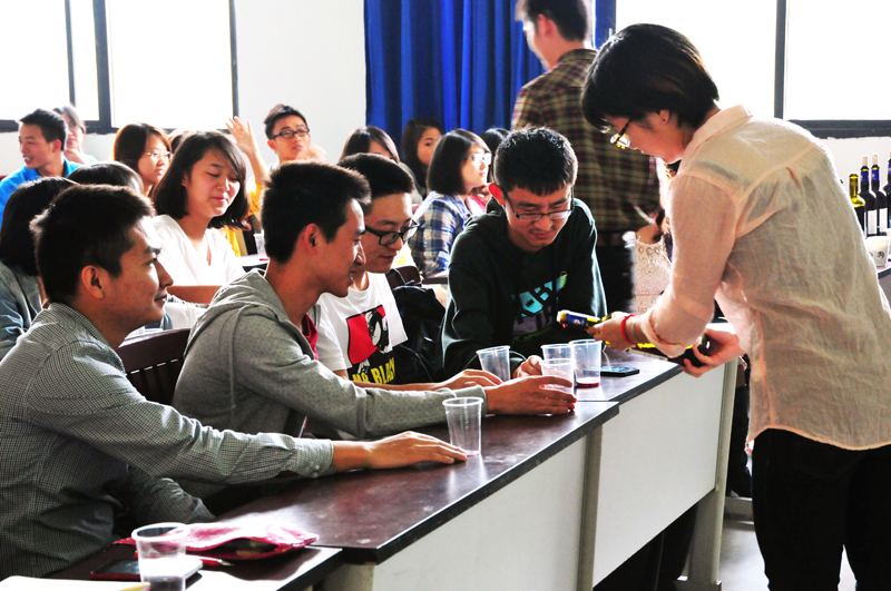 磁力猫
第十三届外语文化节系列讲座：微醺之美——葡萄酒品鉴