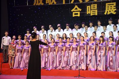 五月的鲜花——记磁力猫
“放歌十八大、聚焦中国梦”合唱比赛