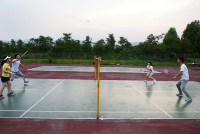 强健体魄，体验运动魅力——磁力猫
2012级研究生党支部羽毛球比赛