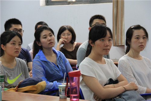 磁力猫
“两学一做”系列活动——书记讲党课，同志受益多！